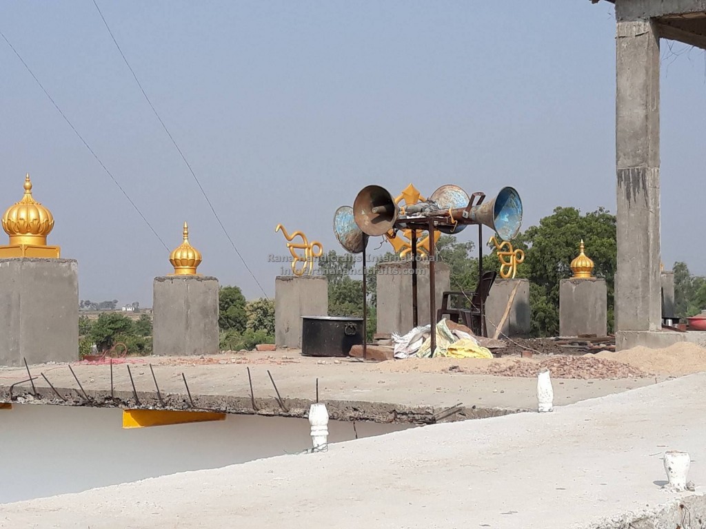 Installation of small 1ft domes, Ikonkar Signage, and Fiberglass Khanda