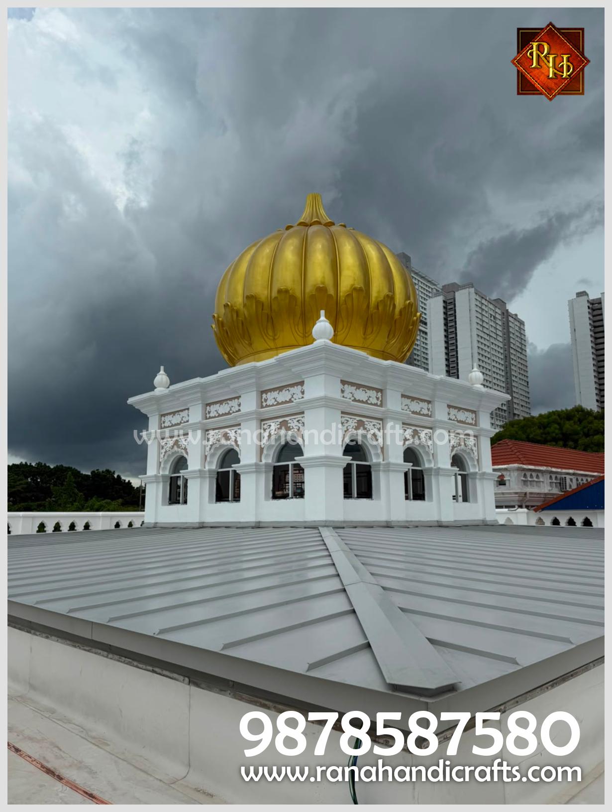 A large 20ft diameter golden dome installed at Wadda Gurdwara Sahib, Penang, manufactured by Rana Handicrafts International using high-quality silicon fiber with an MS frame structure.